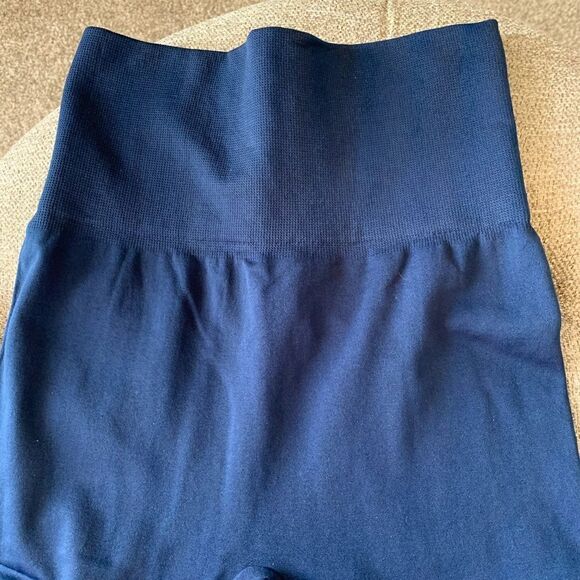 High Waist Fleece Lined Leggings - Picture 7 of 15
